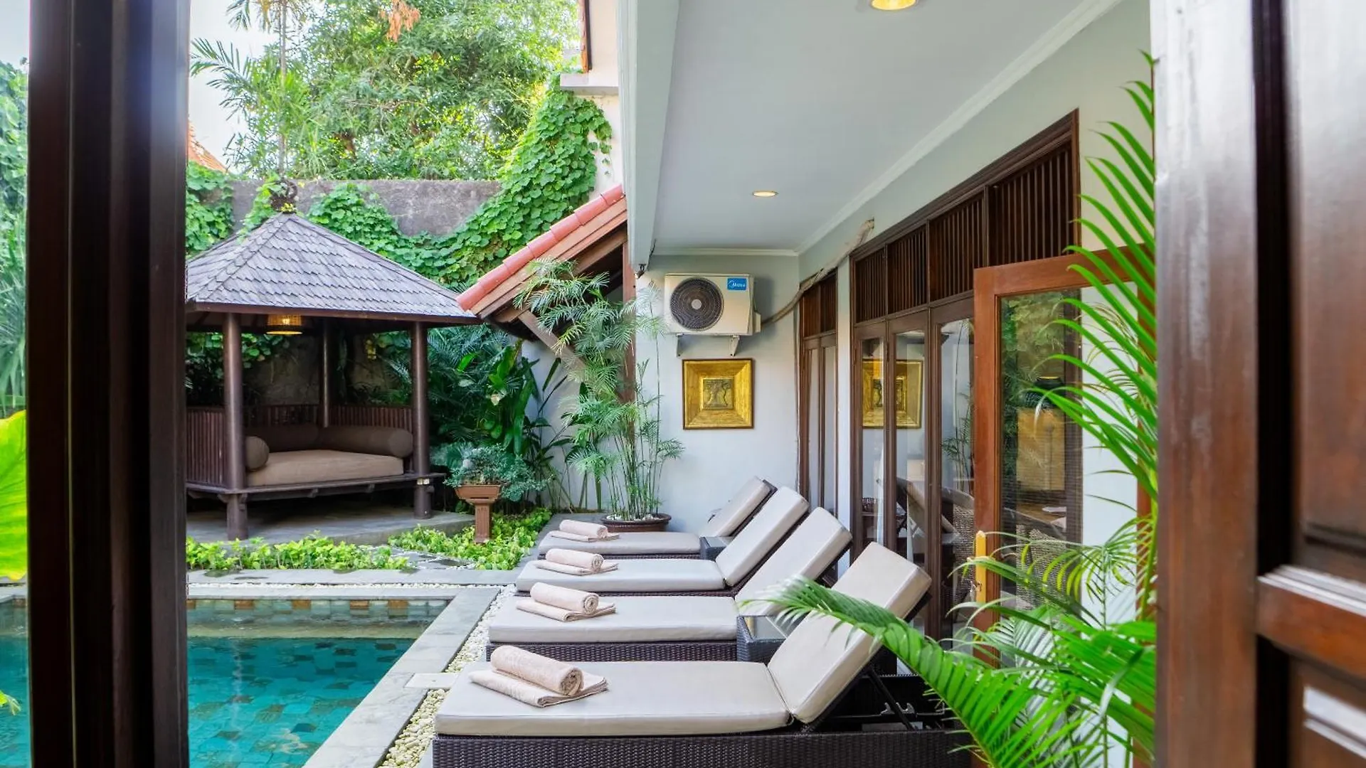 Atres Griya Villa 5 Private Bedroom Kuta Kuta